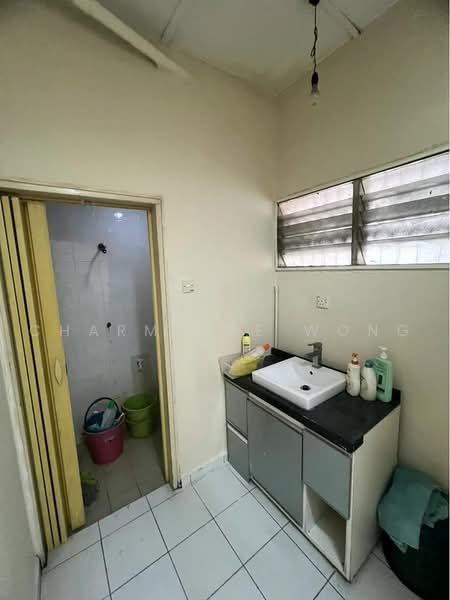 2-storey Terraced House for Rent in Taman Bukit Desa (Taman Desa) - Charmaine Wong - Bathroom - PropertyGuru.com.my