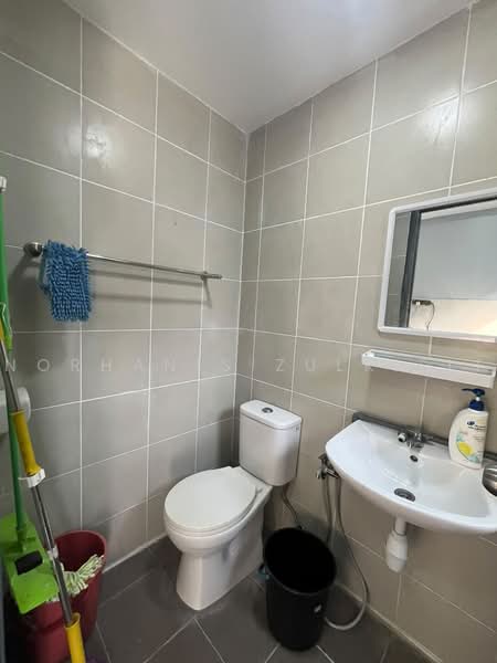 Rumah Teres 2-Tingkat untuk Disewa di Dengkil (Selangor) - Norhanis Zulkifli - Bathroom near kitchen area - PropertyGuru.com.my