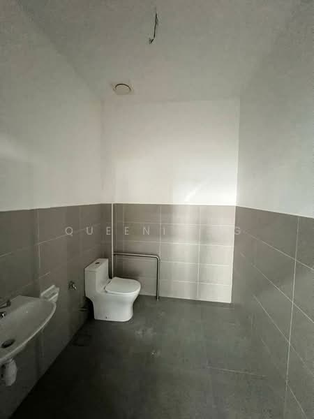 Kilang untuk Disewa di Eco Business Park 1 (Johor Bahru) - Queenie Ng - Bathroom - PropertyGuru.com.my