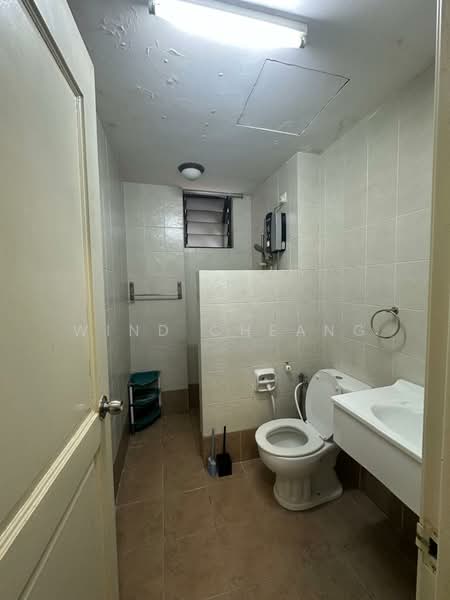 Kondominium untuk Dijual di Casa Tropicana - Wind Cheang - Bathroom - PropertyGuru.com.my