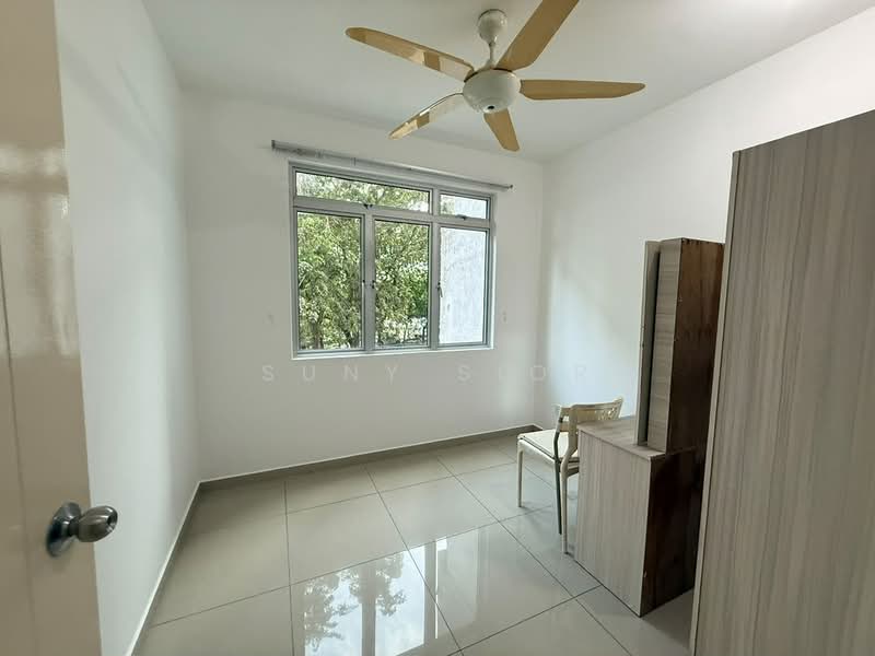Condominium for Sale at Fairway Suites - Suny Sior - Bedroom - PropertyGuru.com.my