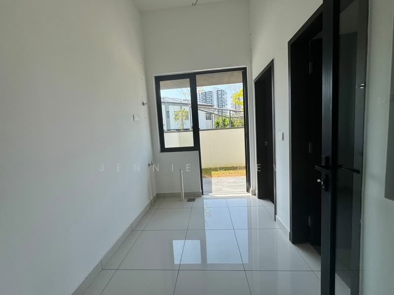 Rumah Berkembar untuk Dijual di Telok Panglima Garang (Selangor) - Jennie Chew - Entrance - PropertyGuru.com.my