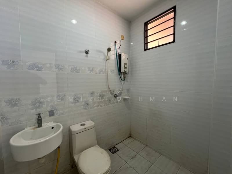 Semi-Detached House for Sale in Sikamat (Negeri Sembilan) - Edmizi Othman - Bathroom - PropertyGuru.com.my