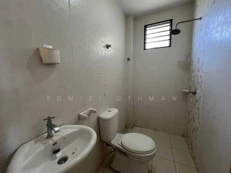 Semi-Detached House for Sale in Sikamat (Negeri Sembilan) - Edmizi Othman - Bathroom - PropertyGuru.com.my