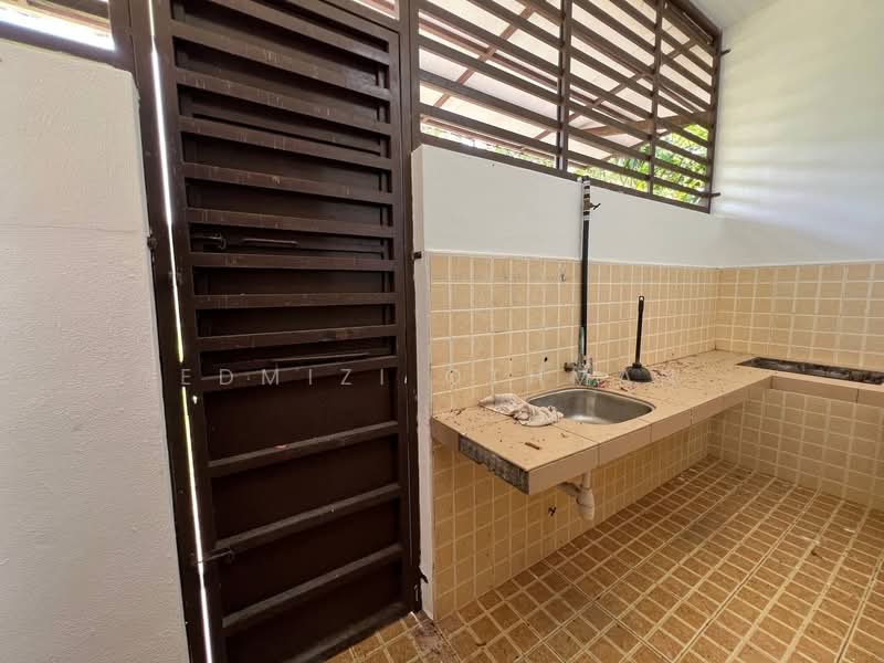 Semi-Detached House for Sale in Sikamat (Negeri Sembilan) - Edmizi Othman - Kitchen - PropertyGuru.com.my