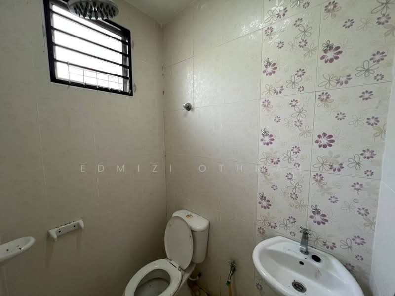 Semi-Detached House for Sale in Sikamat (Negeri Sembilan) - Edmizi Othman - Bathroom - PropertyGuru.com.my