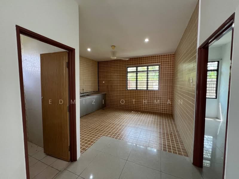 Semi-Detached House for Sale in Sikamat (Negeri Sembilan) - Edmizi Othman - Kitchen - PropertyGuru.com.my