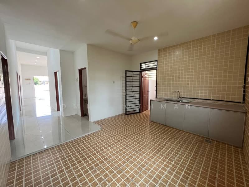 Semi-Detached House for Sale in Sikamat (Negeri Sembilan) - Edmizi Othman - Kitchen - PropertyGuru.com.my