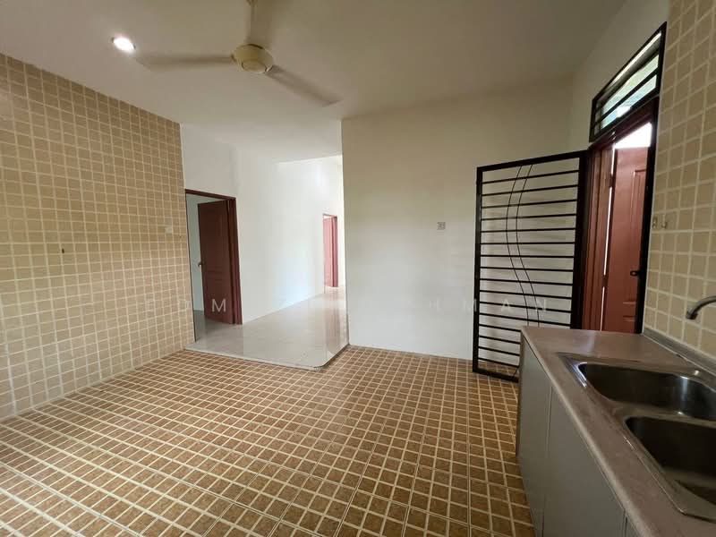 Semi-Detached House for Sale in Sikamat (Negeri Sembilan) - Edmizi Othman - Kitchen - PropertyGuru.com.my
