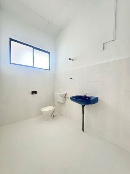 Bungalow House for Sale in Taman Kebun Teh (Johor Bahru) - Queena Sim - Bathroom - PropertyGuru.com.my