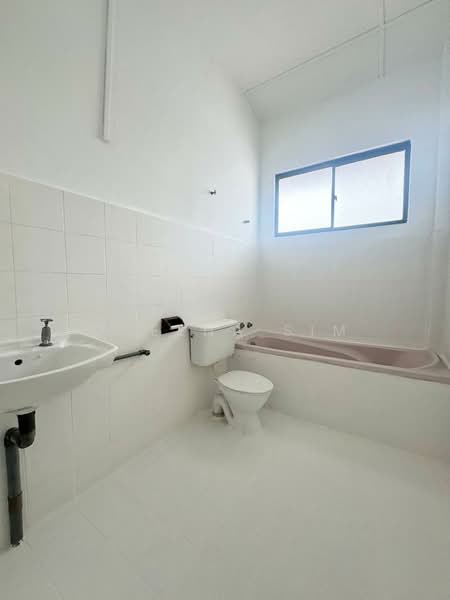 Bungalow House for Sale in Taman Kebun Teh (Johor Bahru) - Queena Sim - Bathroom - PropertyGuru.com.my