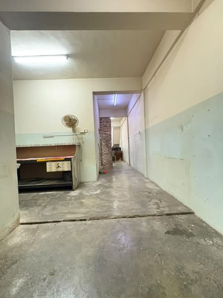 Shop for Rent in Pekan Semenyih (Semenyih) - Elise Heng - Corridor - PropertyGuru.com.my