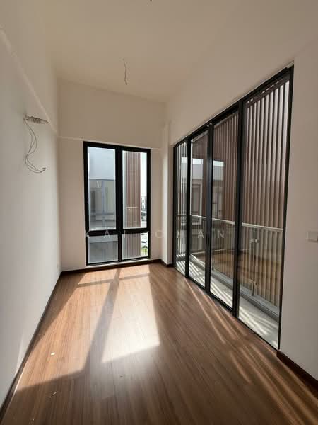 Rumah Teres 3-Tingkat untuk Dijual di Taman Puchong Legenda (Puchong) - Kai Chan - Balcony - PropertyGuru.com.my