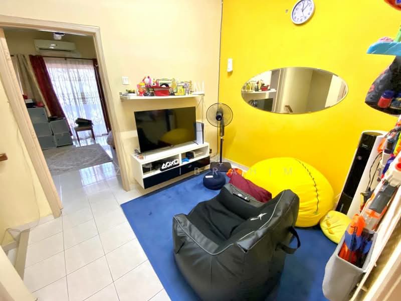 Rumah Teres 2-Tingkat untuk Dijual di Batu Caves (Selangor) - Azli Ibrahim - Living Room - PropertyGuru.com.my