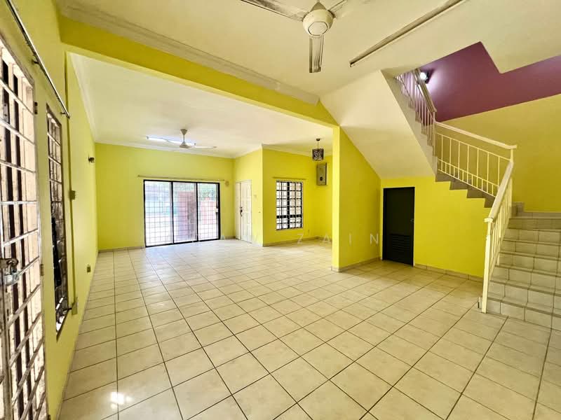 Rumah Teres 2 Tingkat untuk Disewa di Bukit Jelutong (Shah Alam) - Adaw Zain - Living Room - PropertyGuru.com.my