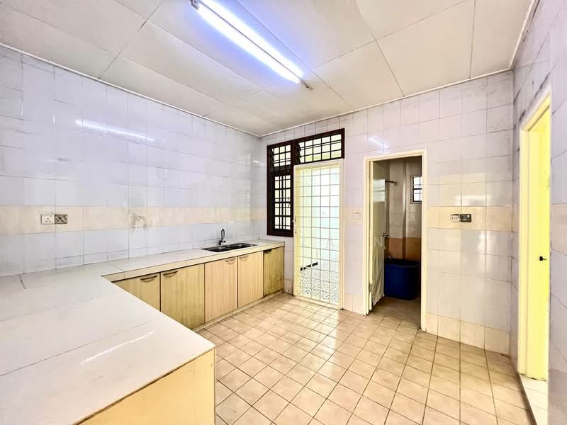 Rumah Teres 2 Tingkat untuk Disewa di Bukit Jelutong (Shah Alam) - Adaw Zain - Kitchen - PropertyGuru.com.my