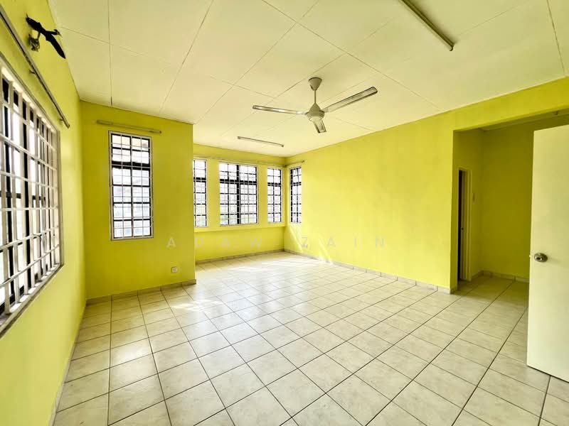 Rumah Teres 2 Tingkat untuk Disewa di Bukit Jelutong (Shah Alam) - Adaw Zain - Living Room - PropertyGuru.com.my