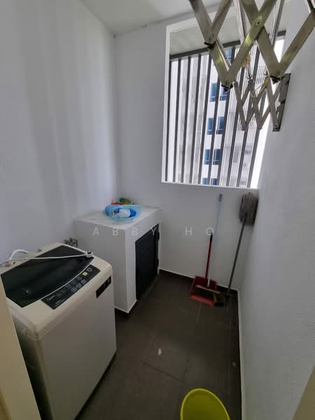Kediaman Servis untuk Dijual di Atlantis Residences (Pangsapuri Atlantis Kota Syahbandar) - Abby Ho - Balcony - PropertyGuru.com.my