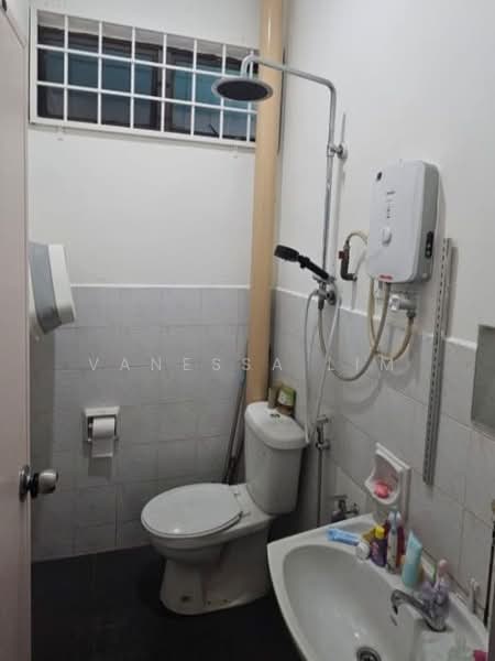 Rumah Teres 1-Tingkat untuk Dijual di Taman Perling (Perling) - Vanessa Lim - Bathroom - PropertyGuru.com.my