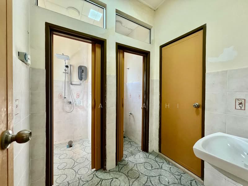 Rumah Teres 2-Tingkat untuk Dijual di Hulu Langat (Selangor) - Ahmad Farhi - Bathroom - PropertyGuru.com.my