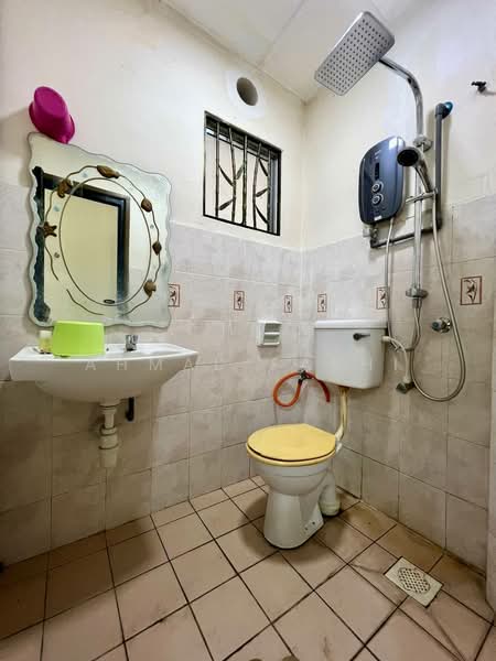Rumah Teres 2-Tingkat untuk Dijual di Hulu Langat (Selangor) - Ahmad Farhi - Bathroom - PropertyGuru.com.my