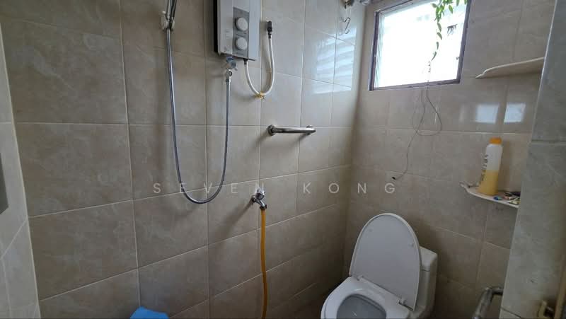 Rumah Berkembar untuk Dijual di Bandar Dato Onn (Tebrau) - Seven Kong - Bathroom - PropertyGuru.com.my