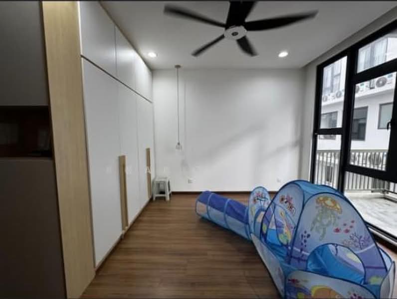 3-storey Terraced House for Sale in Taman Puchong Legenda (Puchong) - Kai Chan - Bedroom - PropertyGuru.com.my