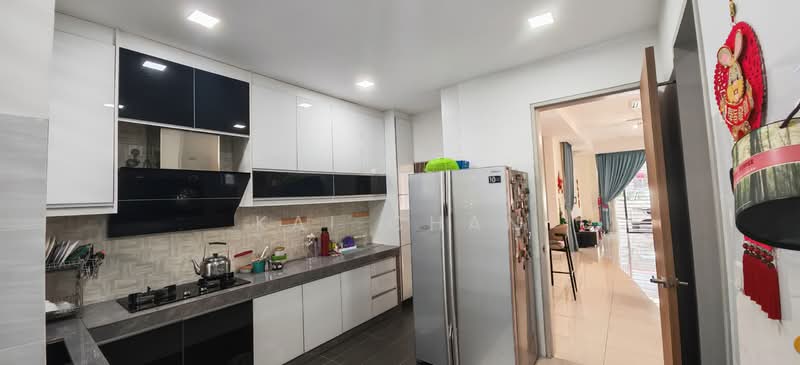 3-storey Terraced House for Sale in Taman Puchong Legenda (Puchong) - Kai Chan - Kitchen - PropertyGuru.com.my