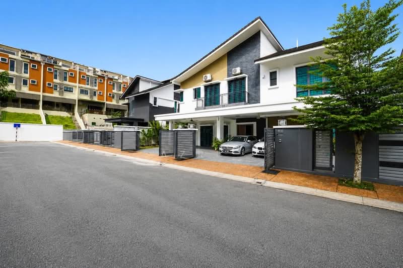 Bungalow House for Sale in Anjung Melati (Gombak) - Fazri . - PropertyGuru.com.my