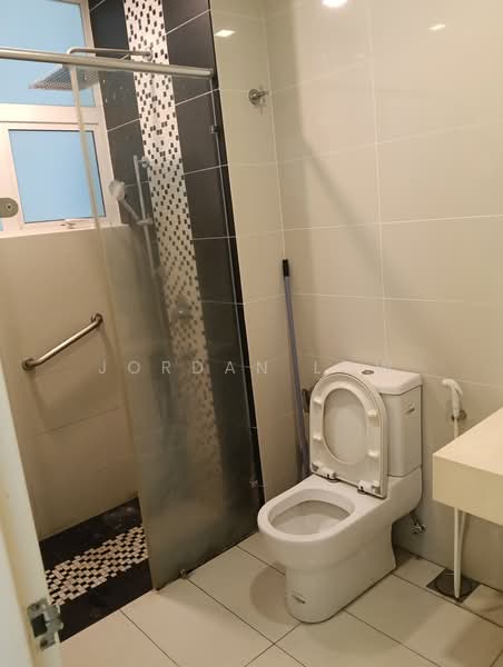 Servis Apartment untuk Disewa di Skypod Residence - Jordan Low - Bathroom - PropertyGuru.com.my