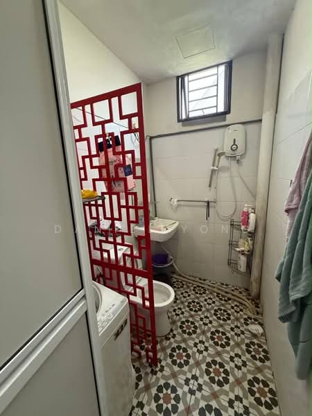 Rumah Teres 2 Tingkat untuk Dijual di Taman Desa Tebrau (Tebrau) - Daniel Yong - Bathroom - PropertyGuru.com.my
