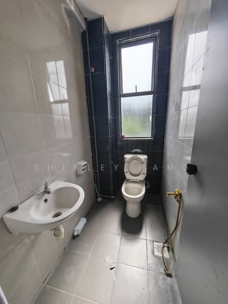 Semi-D Factory for Rent in Taman Desa Cemerlang (Ulu Tiram) - Shirley Pang - Bathroom - PropertyGuru.com.my
