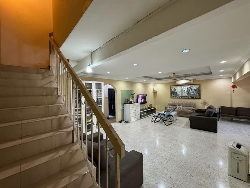 Rumah Teres 2-Tingkat untuk Dijual di Taman Putra Perdana (Puchong) - Azli Ibrahim - Living Room - PropertyGuru.com.my