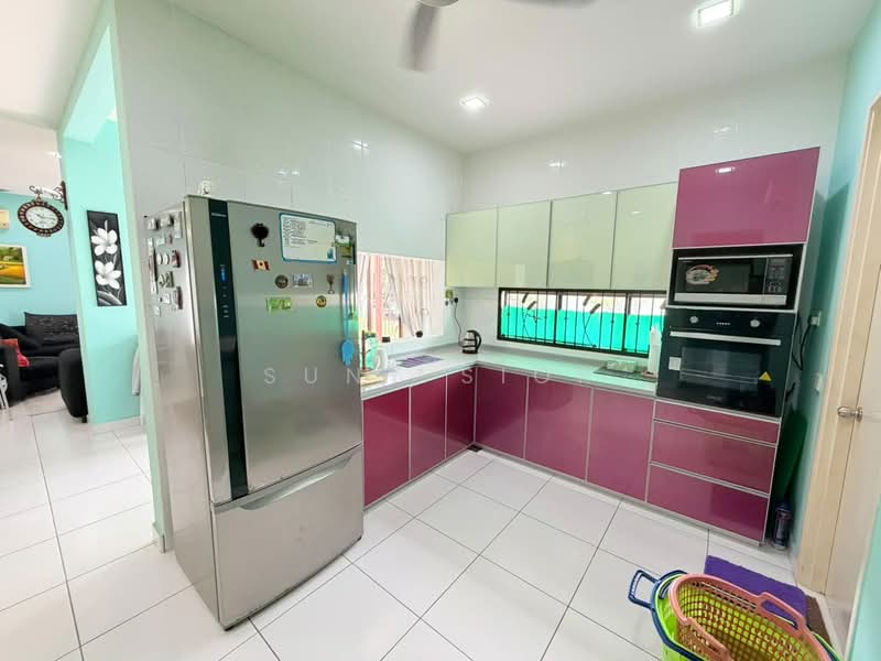 Cluster House for Sale in Setia Tropika (Johor Bahru) - Suny Sior - Kitchen - PropertyGuru.com.my