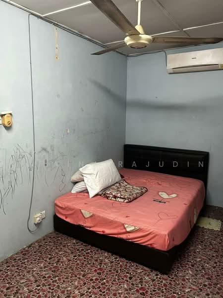 Rumah Teres 2-Tingkat untuk Dijual di Seksyen 17 (Shah Alam) - Zuraina Rajudin - Bedroom - PropertyGuru.com.my