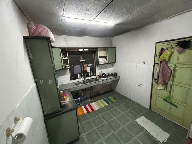 Rumah Teres 2-Tingkat untuk Dijual di Seksyen 17 (Shah Alam) - Zuraina Rajudin - Kitchen - PropertyGuru.com.my