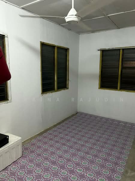 Rumah Teres 2-Tingkat untuk Dijual di Seksyen 17 (Shah Alam) - Zuraina Rajudin - Bedroom - PropertyGuru.com.my