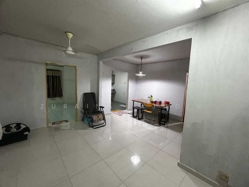 Rumah Teres 2-Tingkat untuk Dijual di Seksyen 17 (Shah Alam) - Zuraina Rajudin - Living Room - PropertyGuru.com.my