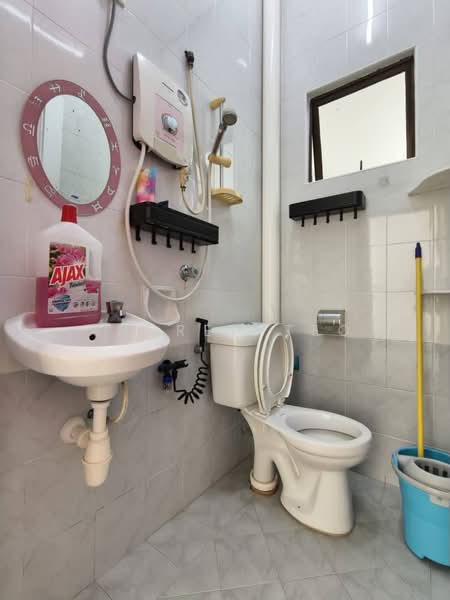 Rumah Teres 1-Tingkat untuk Dijual di Taman Seri Austin (Tebrau) - Andrew Teo - Bathroom - PropertyGuru.com.my