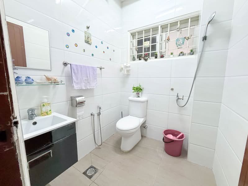 Rumah Berkembar untuk Dijual di SS14 (Subang Jaya) - Max Loh - Bathroom - PropertyGuru.com.my
