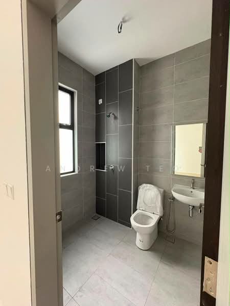 Cluster House for Sale in Taman Glenmarie (Johor Bahru) - Andrew Teo - Bathroom - PropertyGuru.com.my