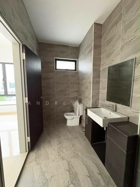 Cluster House for Sale in Taman Glenmarie (Johor Bahru) - Andrew Teo - Bathroom - PropertyGuru.com.my