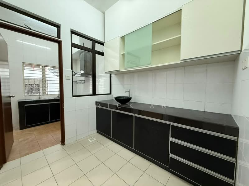 Rumah Teres 2-Tingkat untuk Dijual di Denai Alam (Shah Alam) - Derrick Ang - Kitchen - PropertyGuru.com.my
