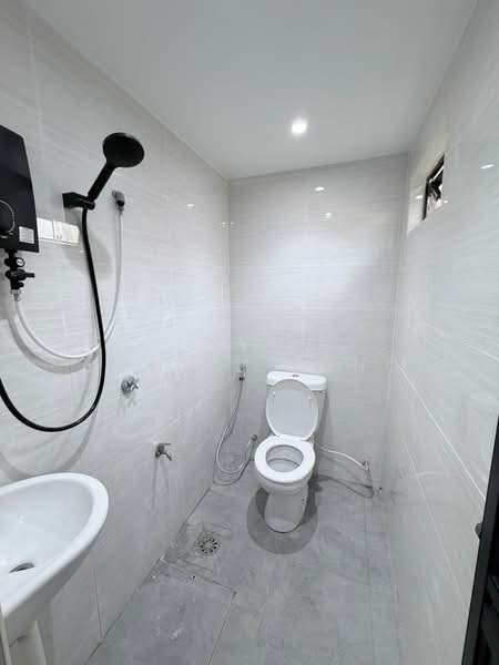 Rumah Teres 1-Tingkat untuk Dijual di Taman Pelangi (Johor Bahru) - Daniel Yong - Bathroom - PropertyGuru.com.my