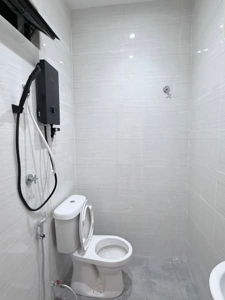 Rumah Teres 1-Tingkat untuk Dijual di Taman Pelangi (Johor Bahru) - Daniel Yong - Bathroom - PropertyGuru.com.my