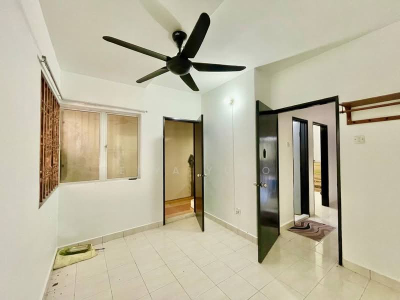 3-storey Terraced House for Sale in Taman Selayang Mulia (Selayang) - Deeya Yusof - PropertyGuru.com.my