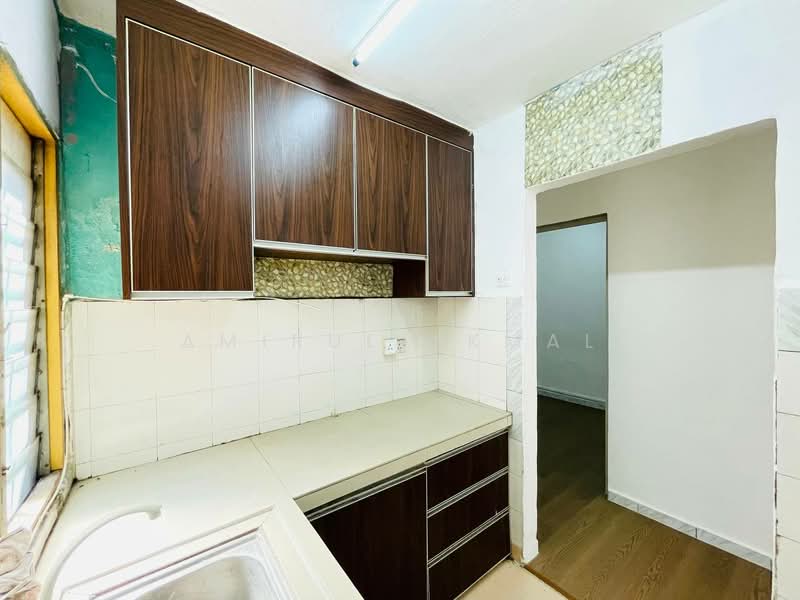Pangsapuri untuk Dijual di Apartment Idaman - Amirul Akmal - Kitchen - PropertyGuru.com.my