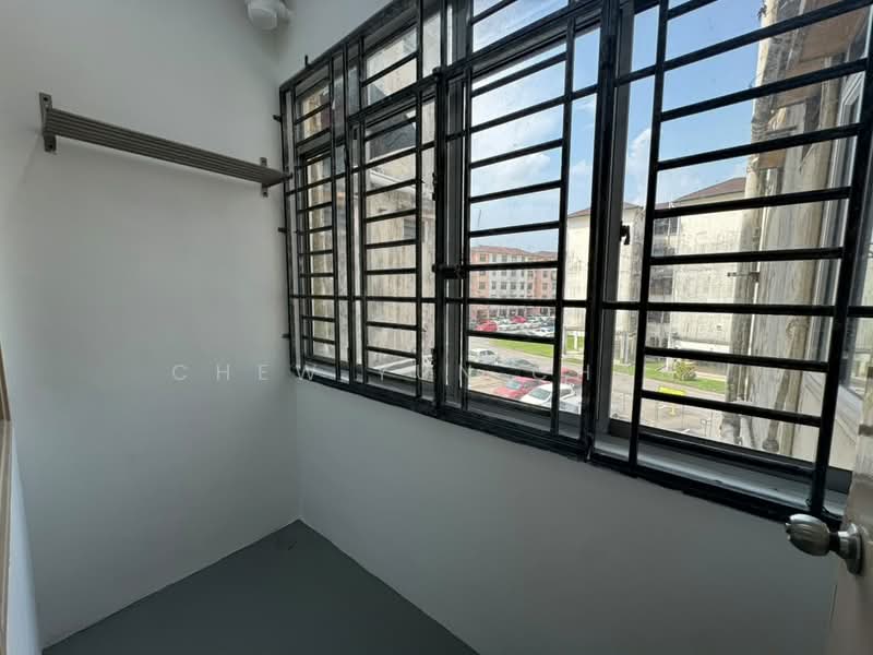 Flat for Rent at Flat Bukit Indah - Chew Yun Chan - Balcony - PropertyGuru.com.my
