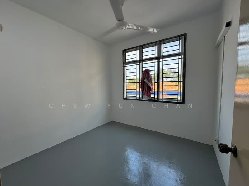 Flat for Rent at Flat Bukit Indah - Chew Yun Chan - Bedroom - PropertyGuru.com.my