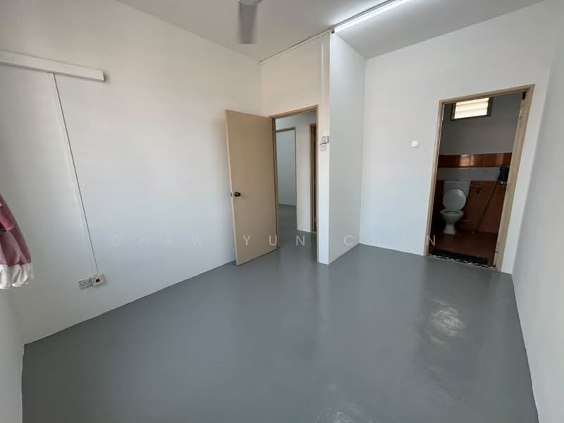 Flat for Rent at Flat Bukit Indah - Chew Yun Chan - Interior - PropertyGuru.com.my